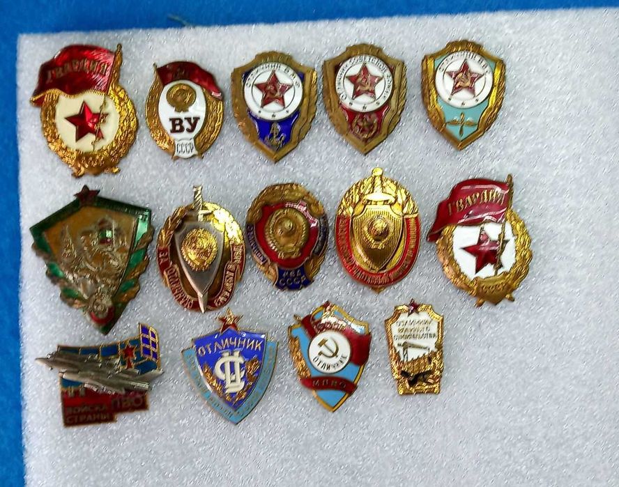 значки знаки СССР тяжелый металл отличники 15шт.