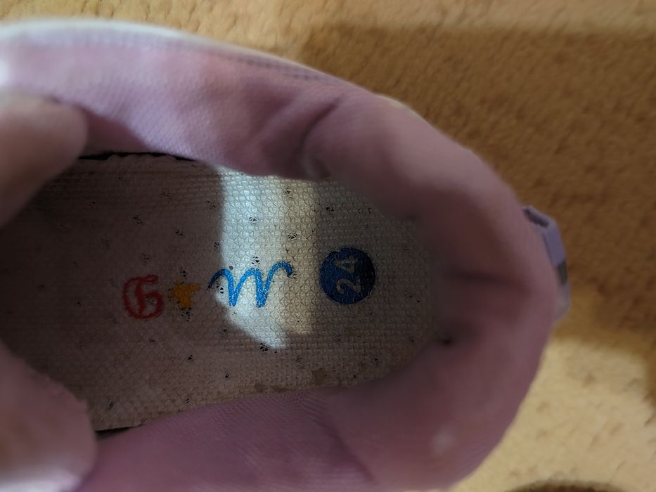 Кроссовки на девочку