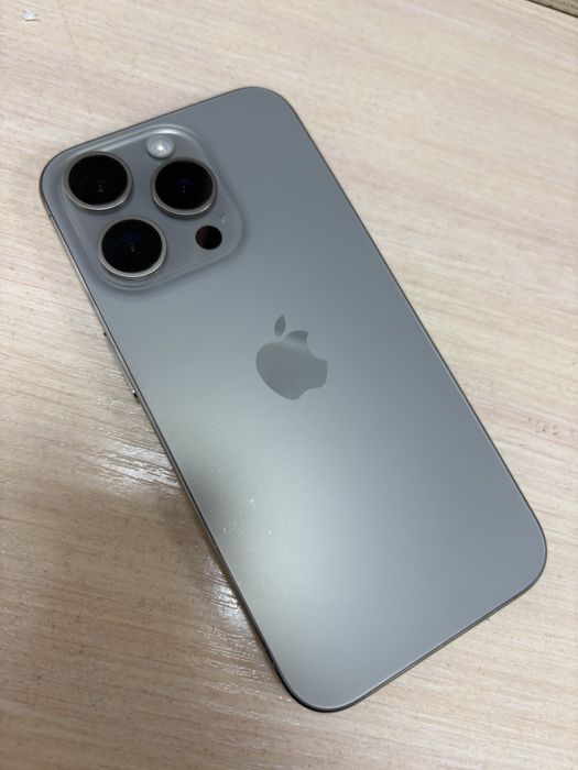 Продам айфон 15 про iphone 16 pro 256 гб оригинал без ремонта