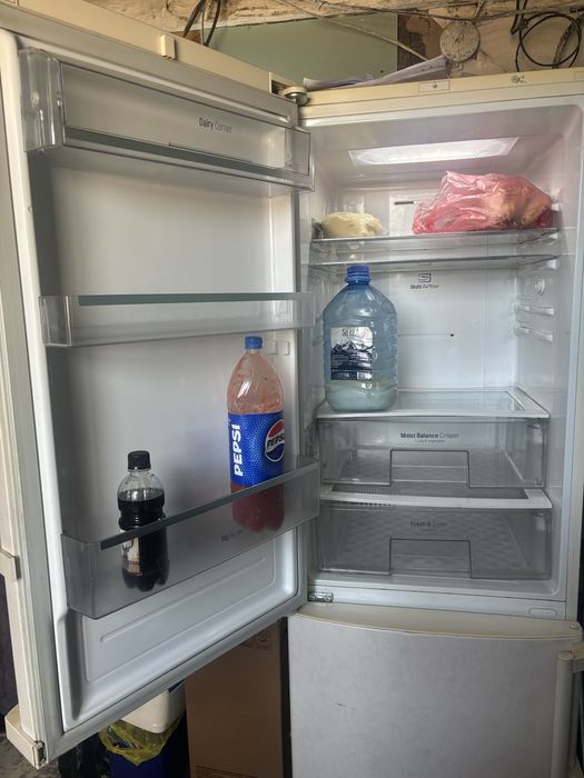 Продам холодильник работает отлично