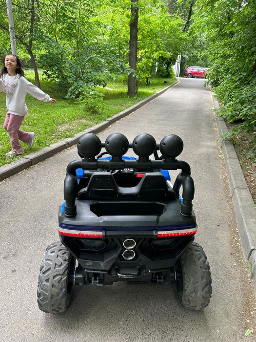 Детский автомобиль