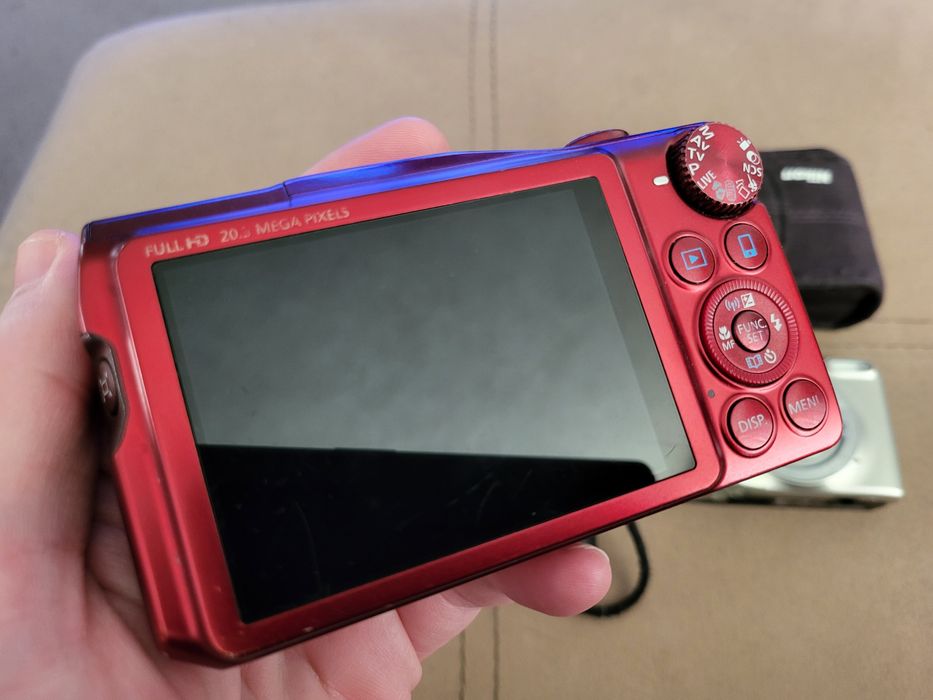 Два Canon-а и един Nikon комплект