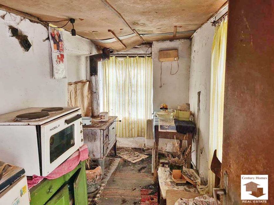 170226 Стара къща с голям двор в китно село на 3 км от град Дряново