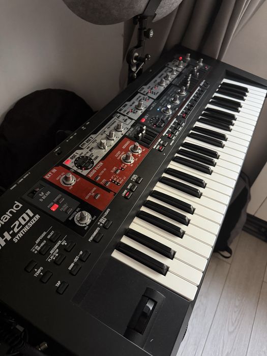 Roland SH201 Synthesizer