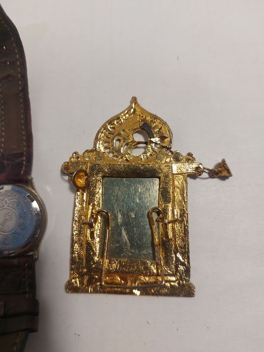 Часы наручные  кварцевые.