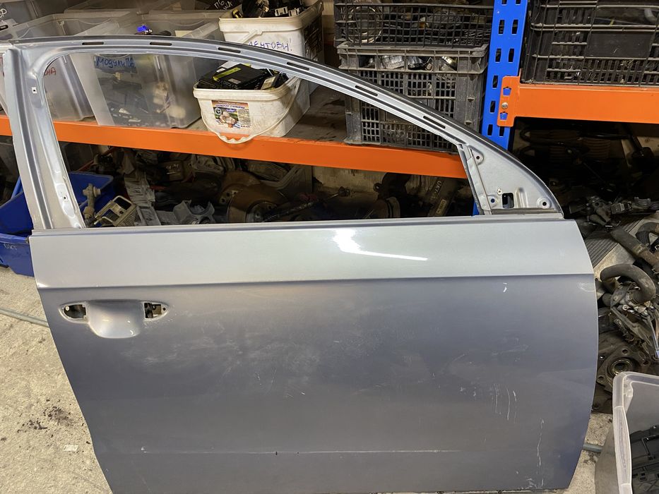 Предна дясна врата Пасат б7 2012г отлична