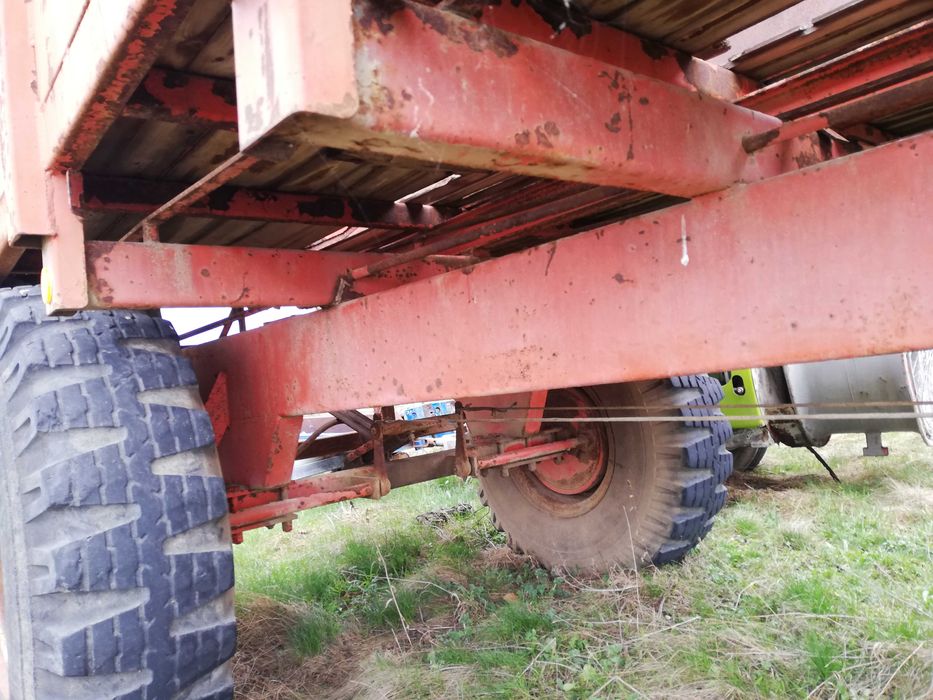 Căruță agricolă nebasculabilă lă 8 tone