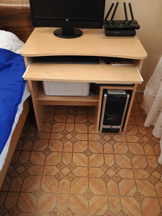 Компактна стойка за компютър, принтер