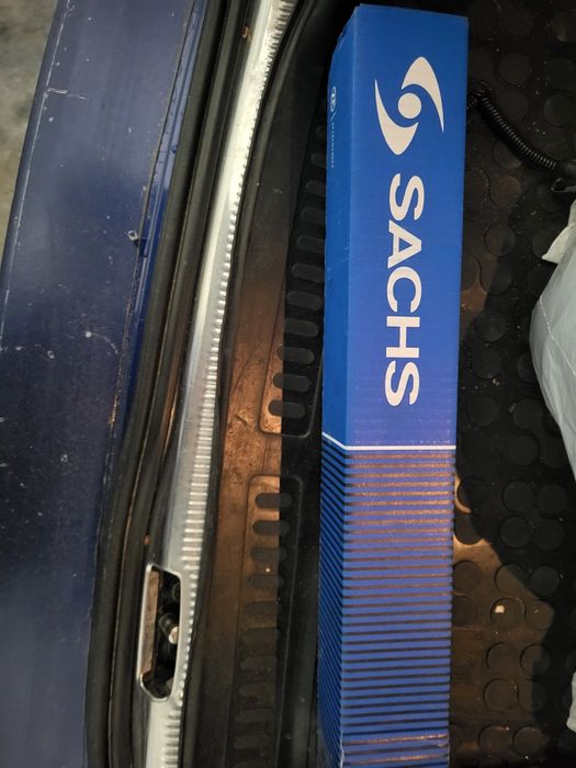 Чисто нови задни амортисьори марка CACHS за VW Passat 5/V5