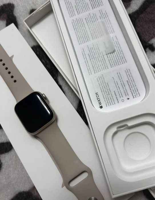 Apple Watch SE, 40MM, Starlight Aluminum Case