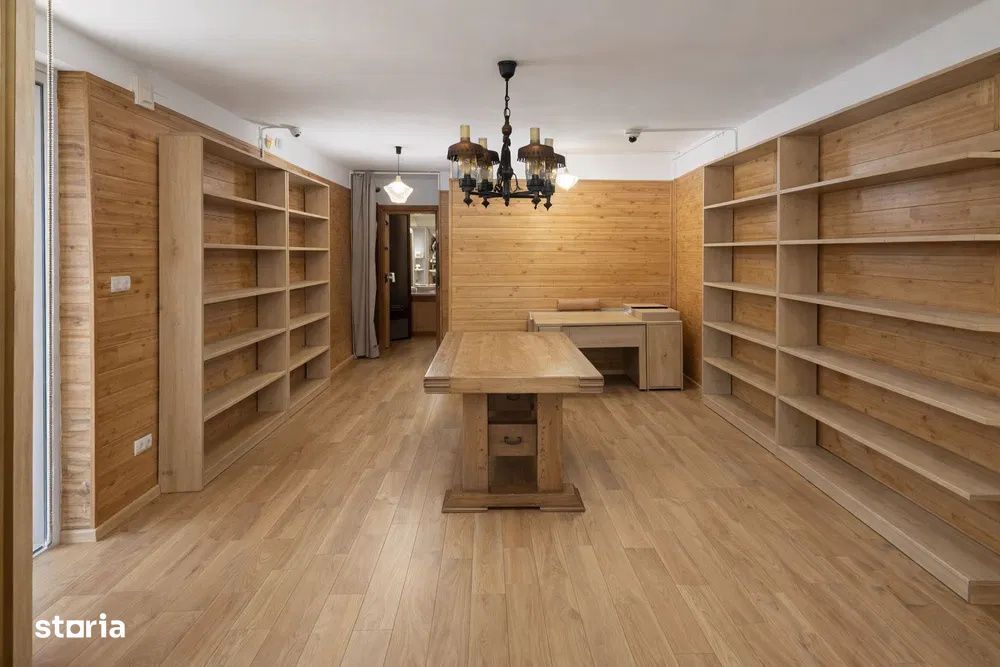 Spatiu comercial l compartimentat l vad l vitrina l Str. Bucuresti