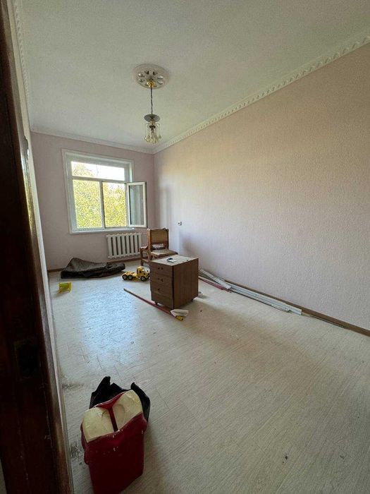 Продаётся  4-х ком квартира. Кара камыш 1/3