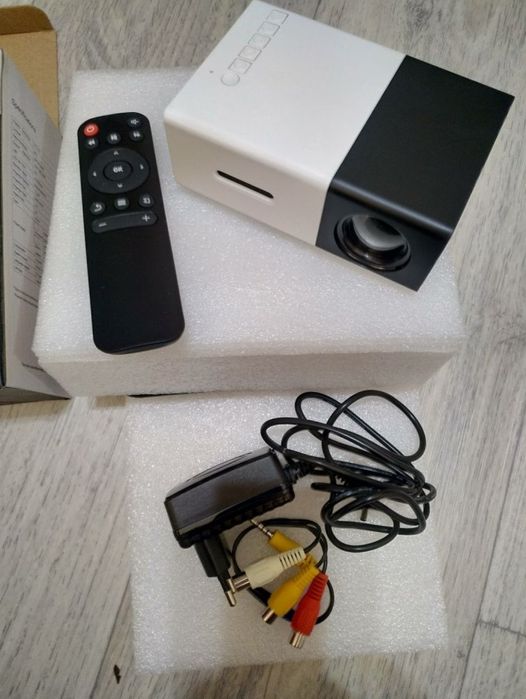 Проектор. Proktor sotladi miniy va damashniy òzi bitta