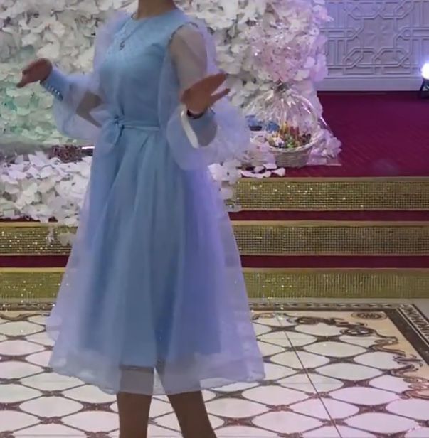 Вечернее платье в горошек