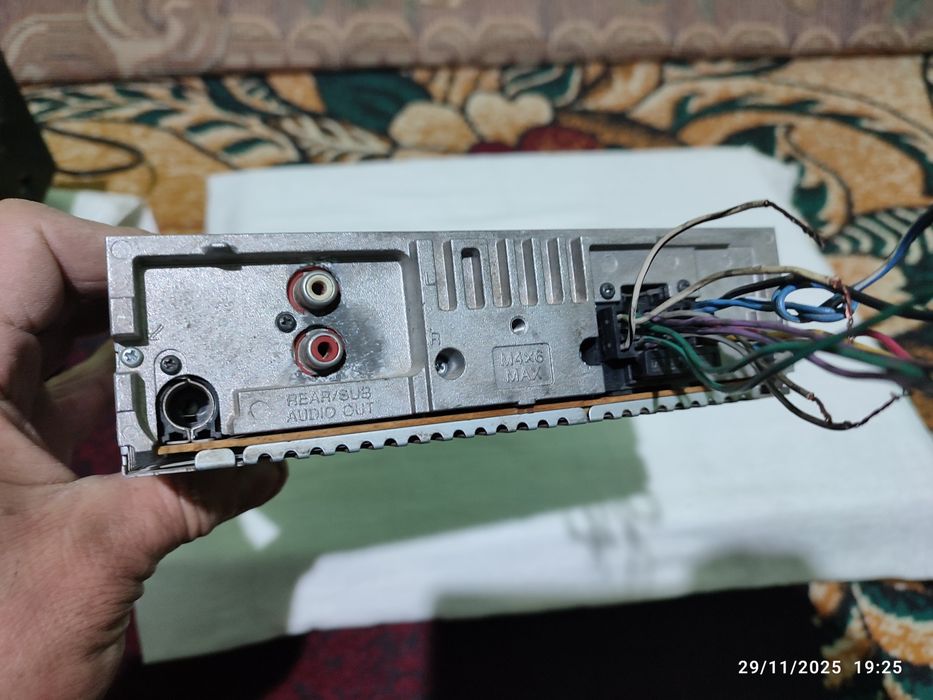 SONY CDX - GT470U original magnitola sotiladi