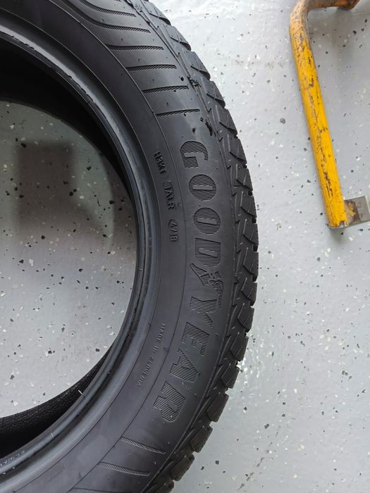 215.60.17 Goodyear All Season Second-hand