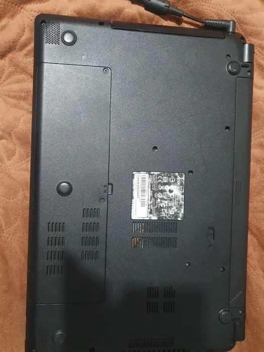 Vând laptop AMD A4-6210, perfect funcțional.