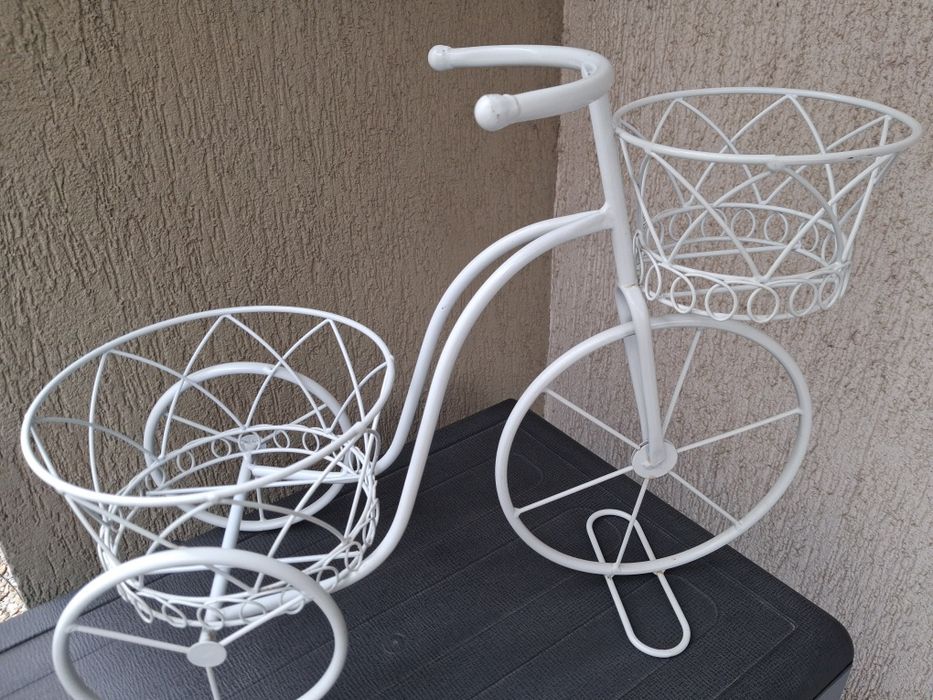 Bicicleta decorativa metalica de culoare alba