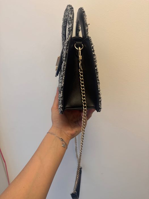Черна малка чанта Guess