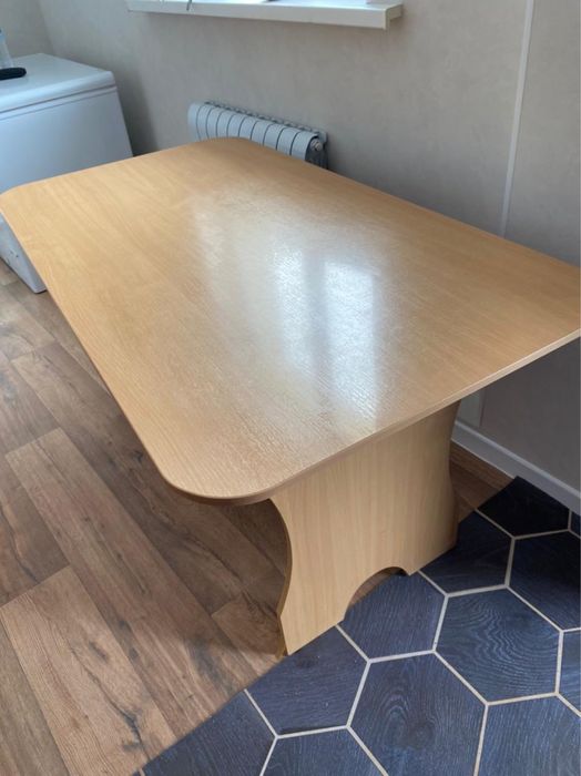 Кухонный стол для кухни