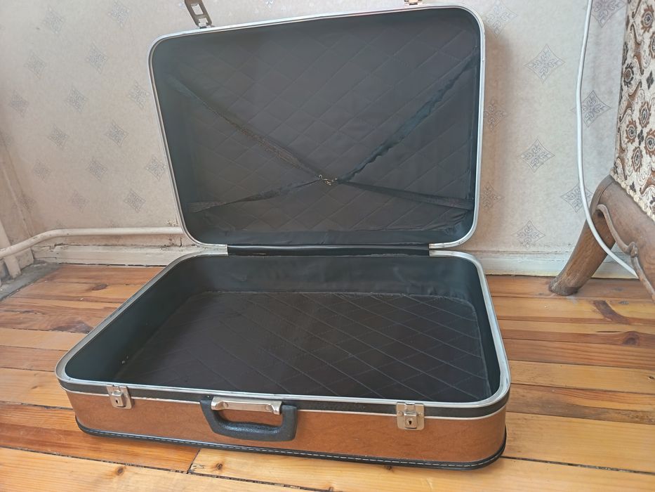 Два стари куфара ретро