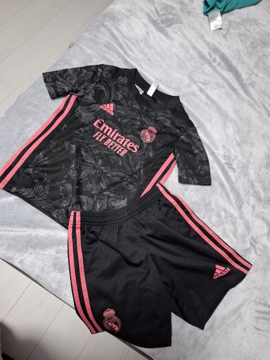 Оригинален Футболен екип Adidas Real Madrid116см.5-6год