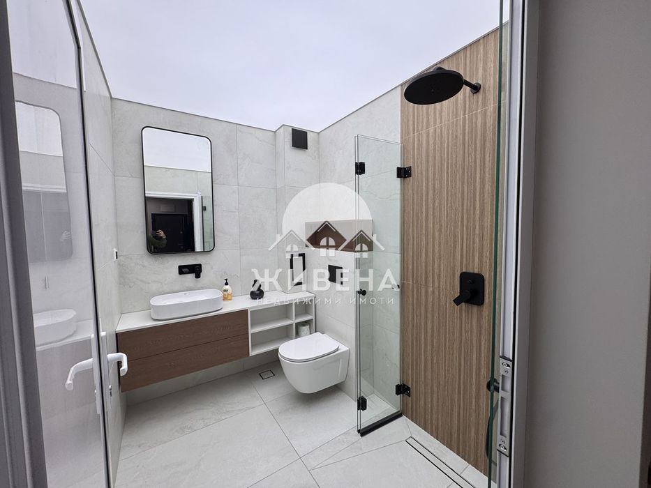 Продава обзаведен 3-стаен апартамент, Център, площ 133 кв.м