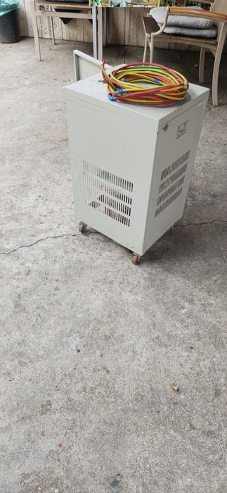 Stabilizator automat de tensiune cu servomotor