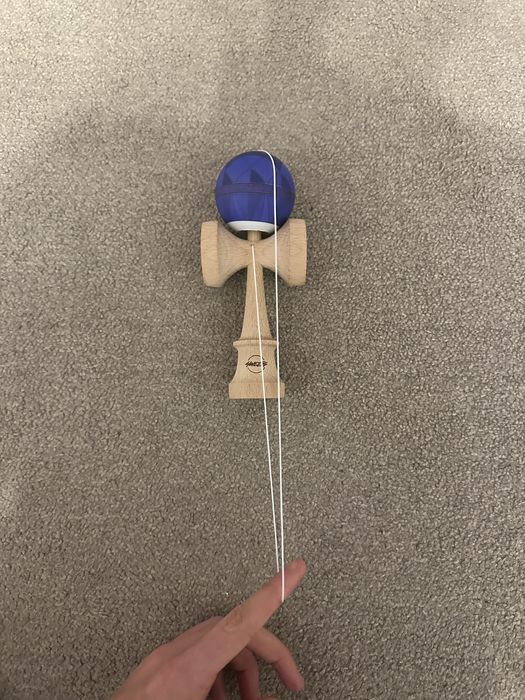 Kendama Sweets GEMSTONE Sapphire – AntiSkid 2.0 (nouă)