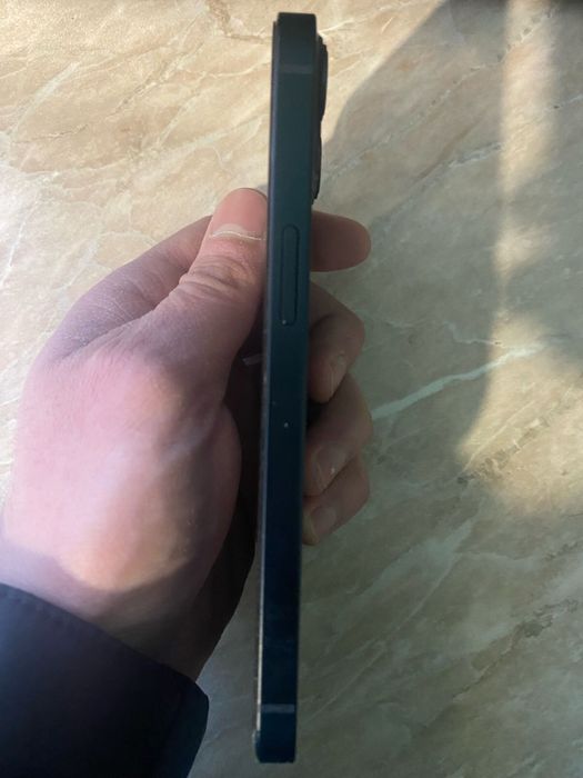Срочно продается Iphone 13  темно-синий
