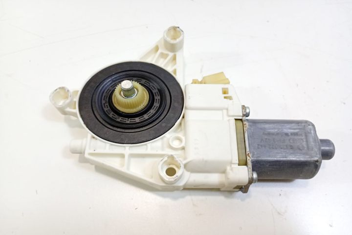 Motoras macara stanga spate A2048200542 Mercedes-Benz C-Class W204/S2