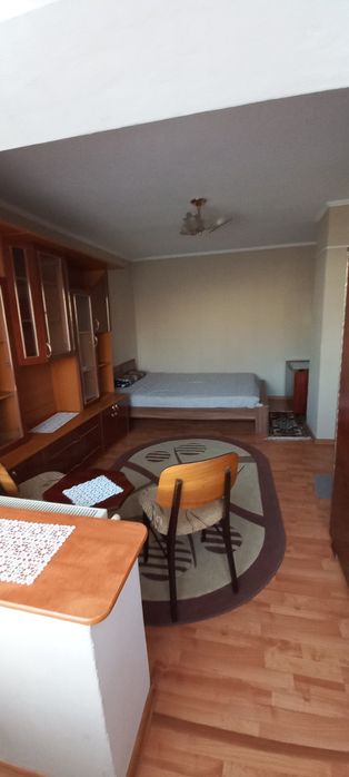 Închiriez garsoniera