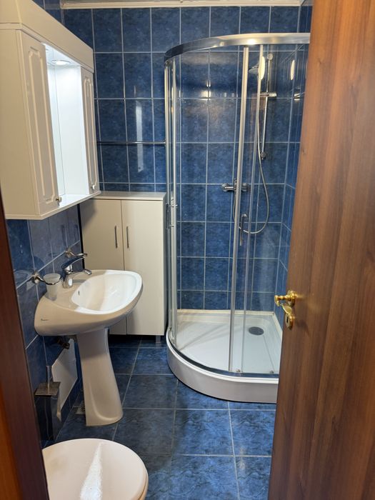 Inchiriez apartament 3 camere situat vis-a-vis de CEC Ozana
