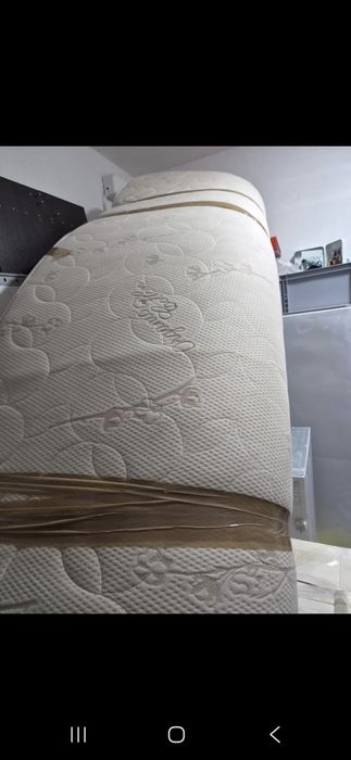 Pat de vanzare cu saltea 160×200 ,400 lei,