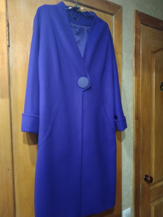 Продам пальто весна-осень новое