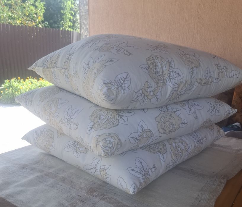 3 perne umplute cu pene naturale 60×60