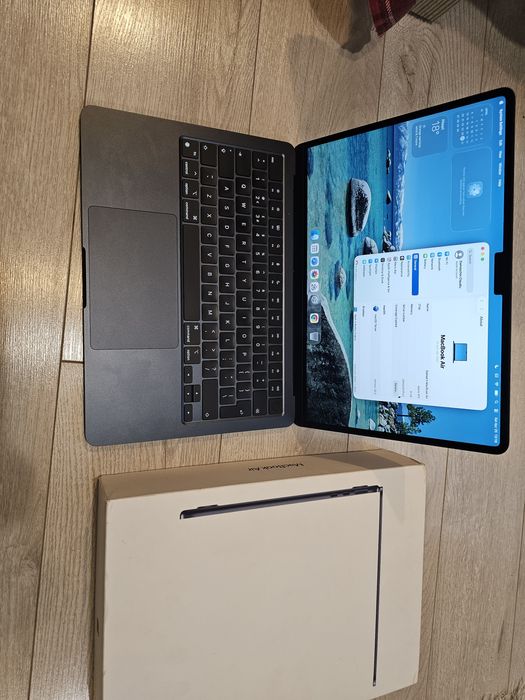 Macbook M3 Air 8GB 20cicluri 256gb