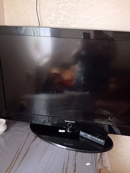 Продам телевизор на запчасти