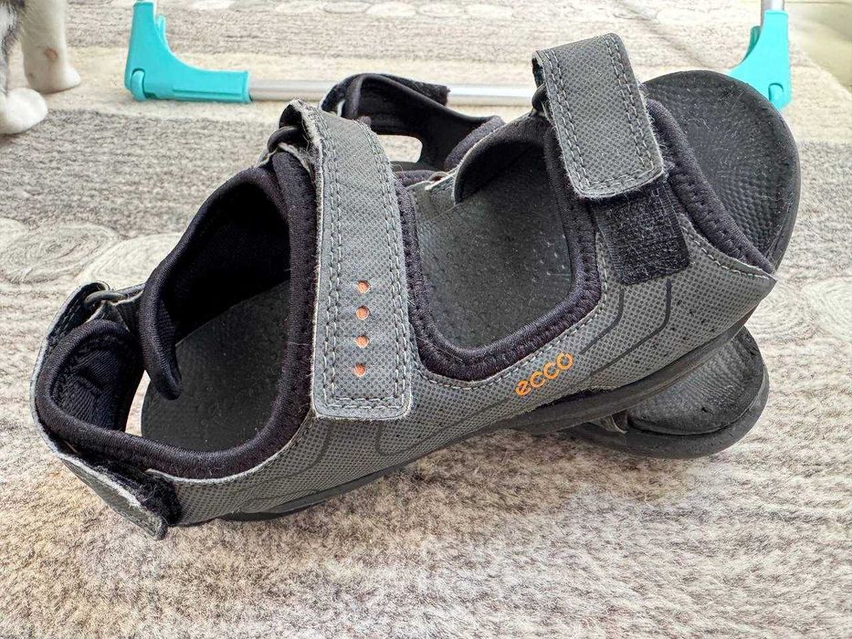 Crocs за момче размер C12 и сандалки Ecco 31 размер