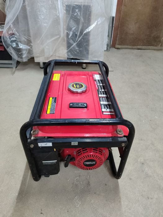 Генератор бензиновый 2.5 кВт