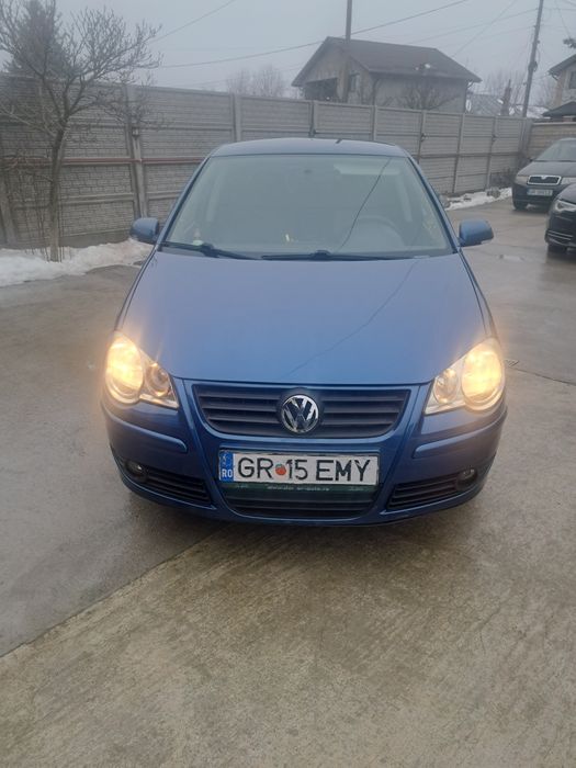 Vând Volkswagen Polo.
