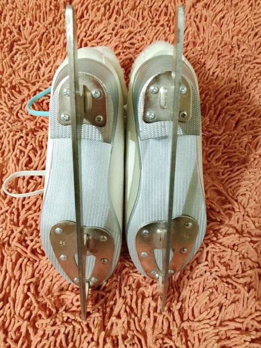 Коньки женские 36