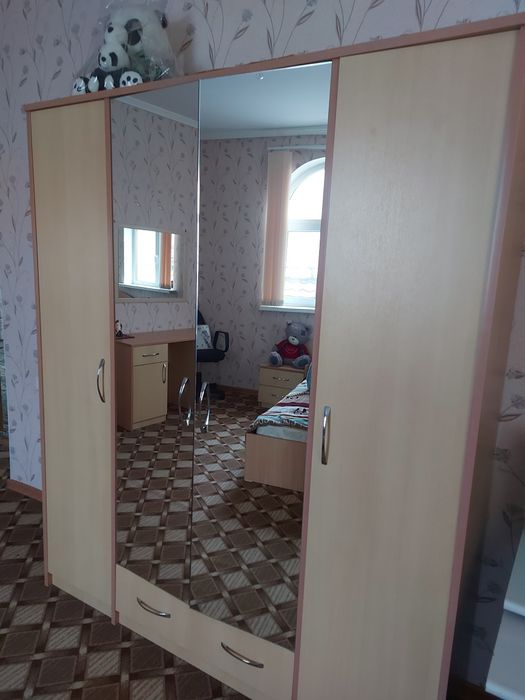 Продам спальный гарнитур.