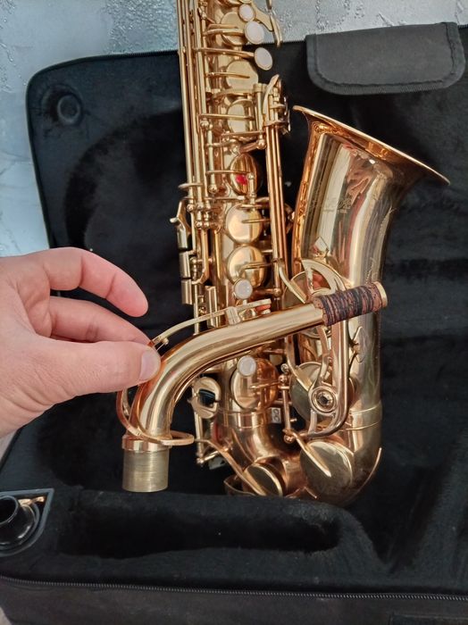 Srochna saksafon sotiladi 2 mln