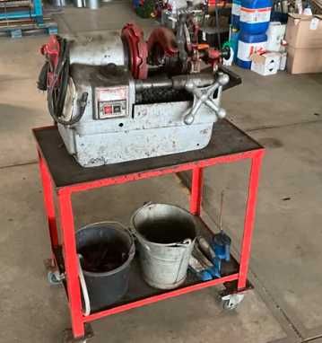 Vand atelier confectii metalice ,ferastrau cu banda  ,prese debitat profile ,masini filetat  ,masini slefuit  diferite marimi