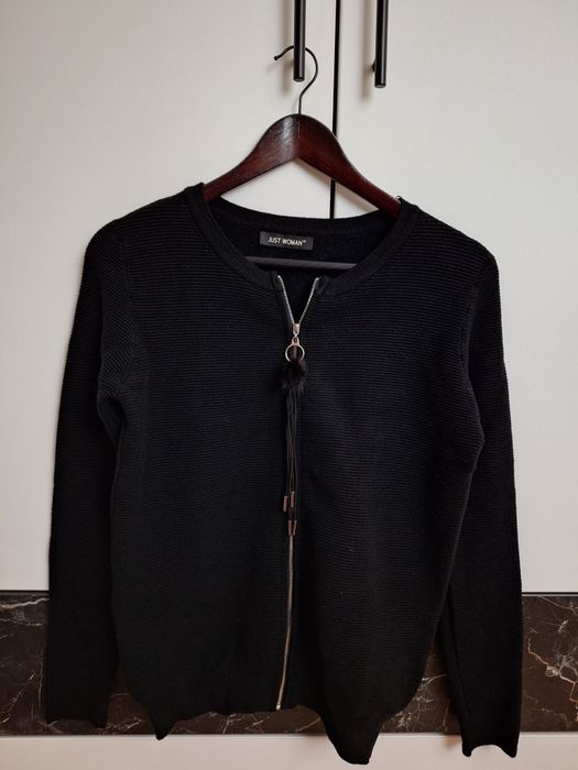 Черна жилетка с цип