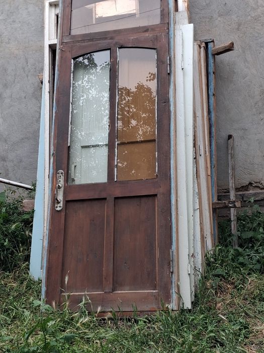 Старые двери продаются  доставки нет будете забирать
