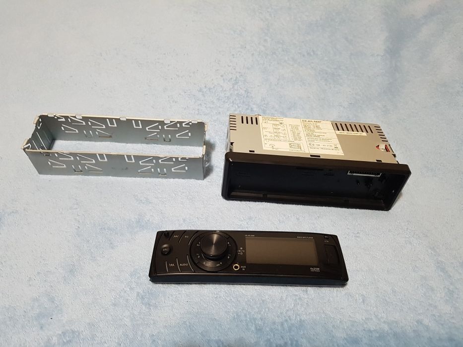 Vând casetofon auto, model: DX-AR-6888, Bluetooth, Radio Mp3 Player