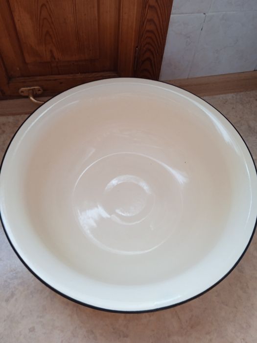 Таз эмалированный