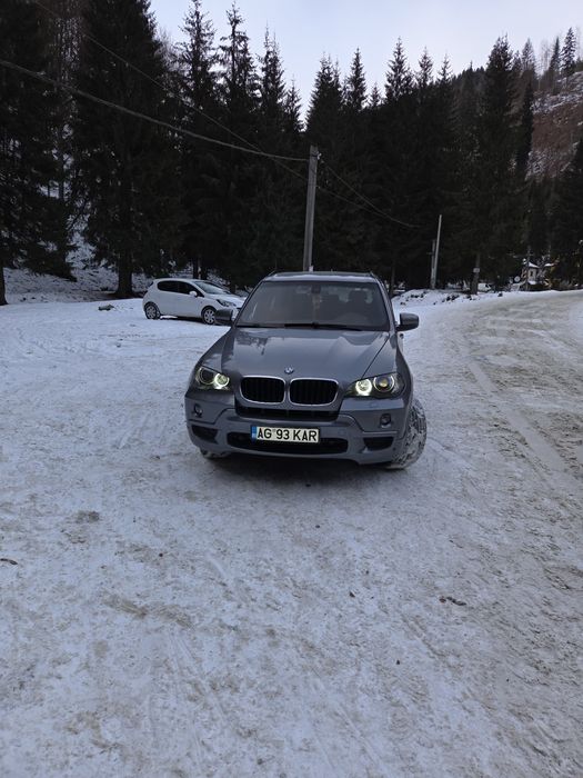 BMW X5 E70 2008 
Mașina are 299789Km rulează zilnic 
Acte va